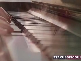 Pianist enjoys sucking hefty penis